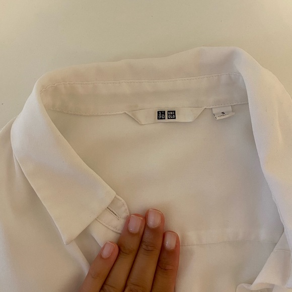 WHITE BUTTON DOWN TOP UNIQLO - Picture 2 of 5